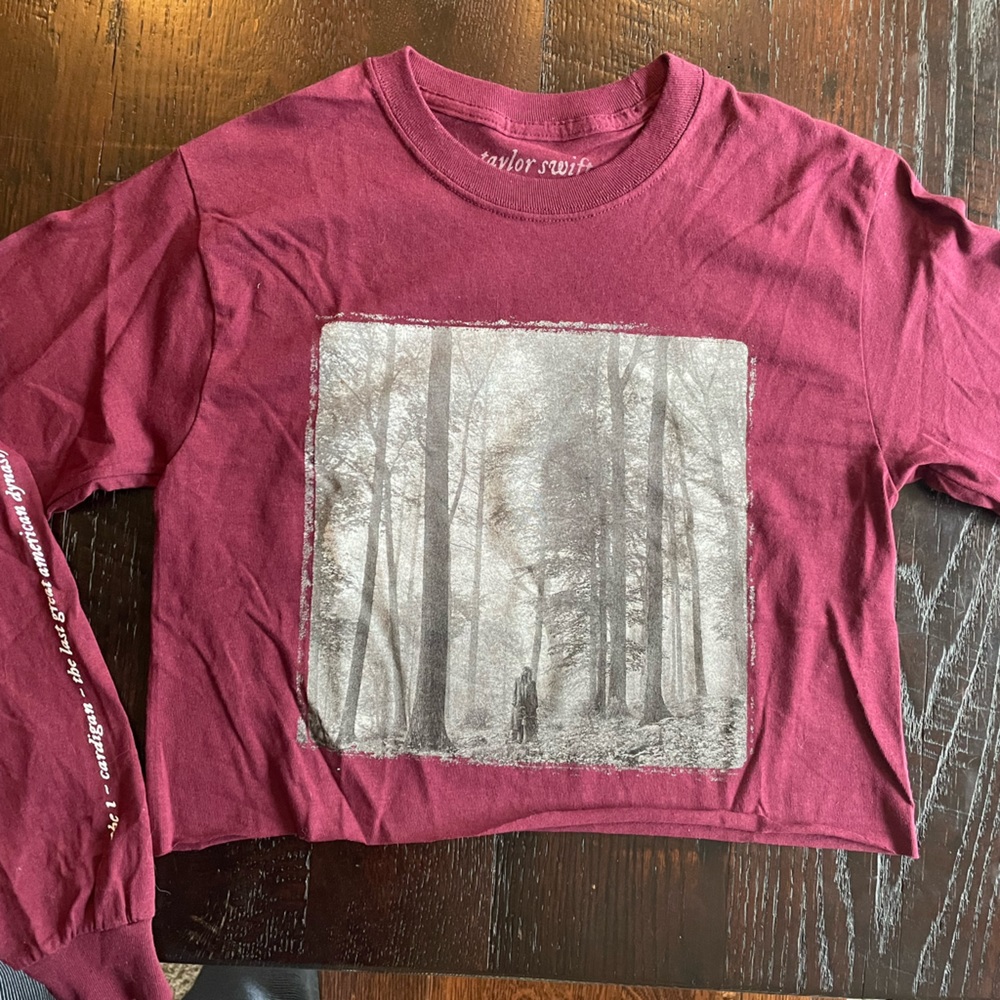 Cropped Taylor Swift long sleeved Folklore t-shirt